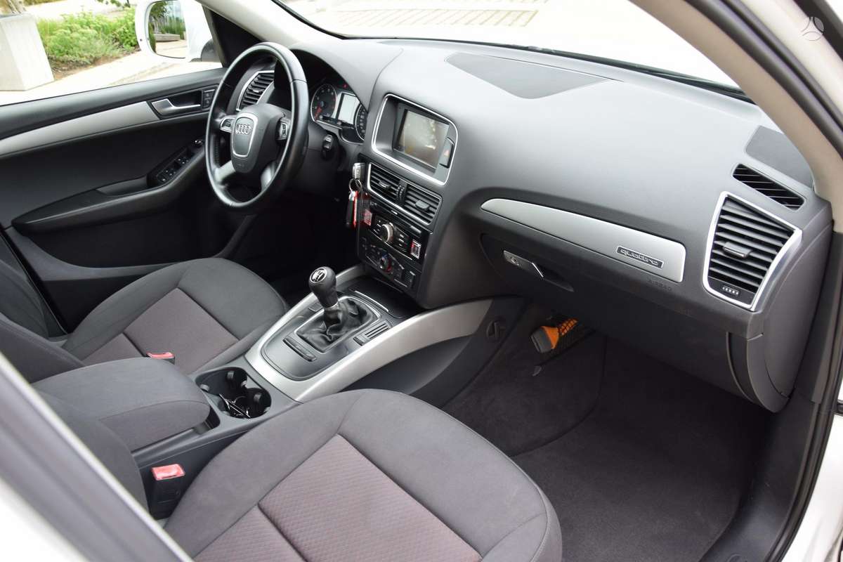 Audi Q5, 2.0 l., off-road / crossover