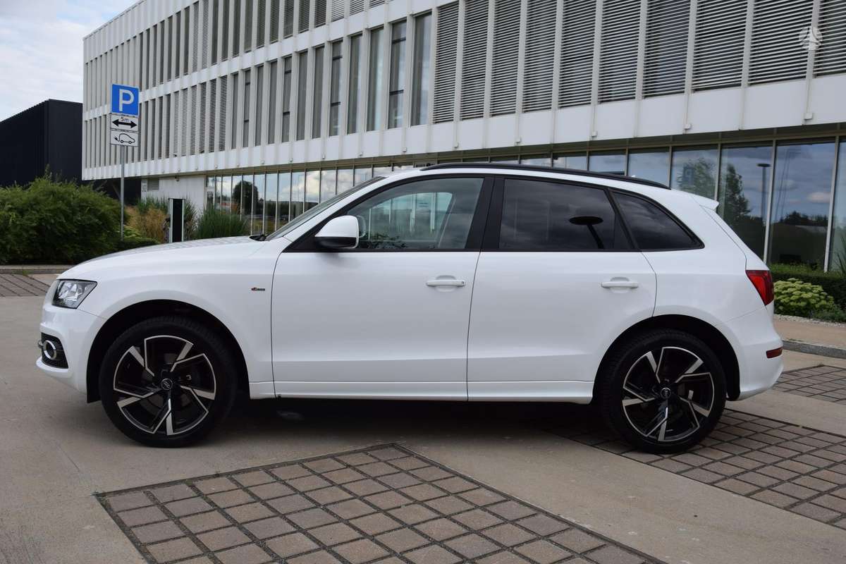 Audi Q5, 2.0 l., off-road / crossover