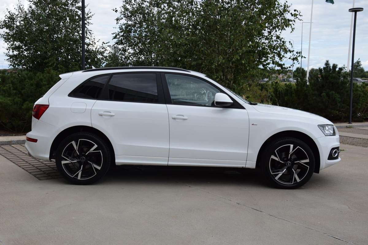 Audi Q5, 2.0 l., off-road / crossover