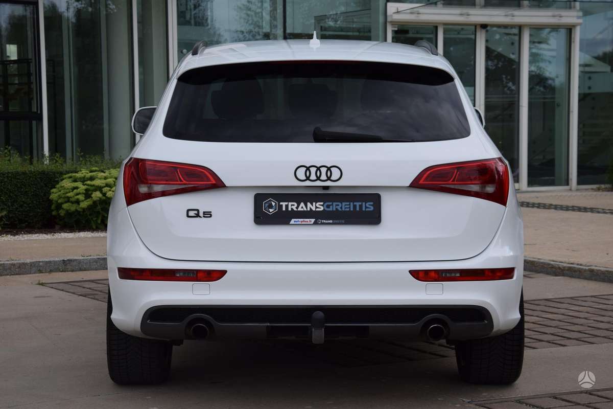 Audi Q5, 2.0 l., off-road / crossover