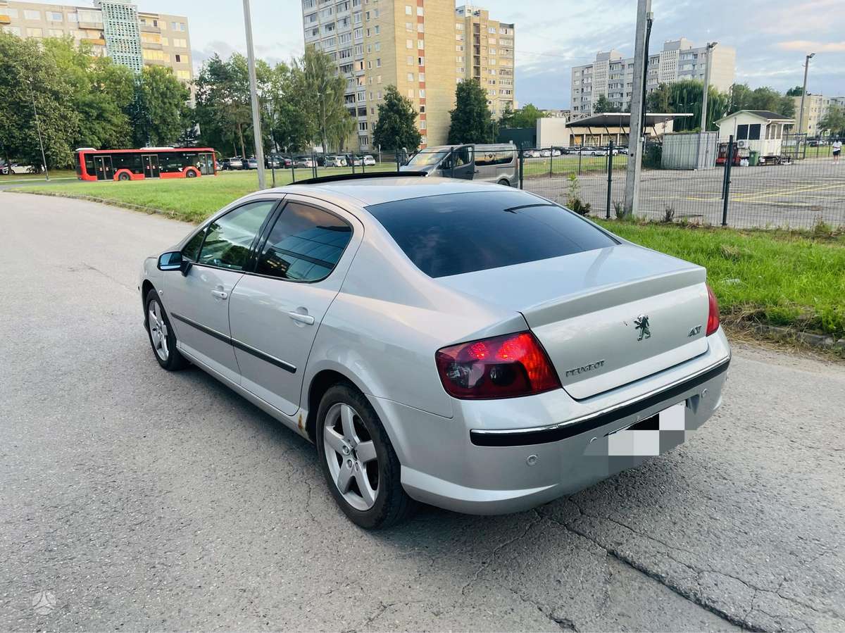 Peugeot 407, Седан