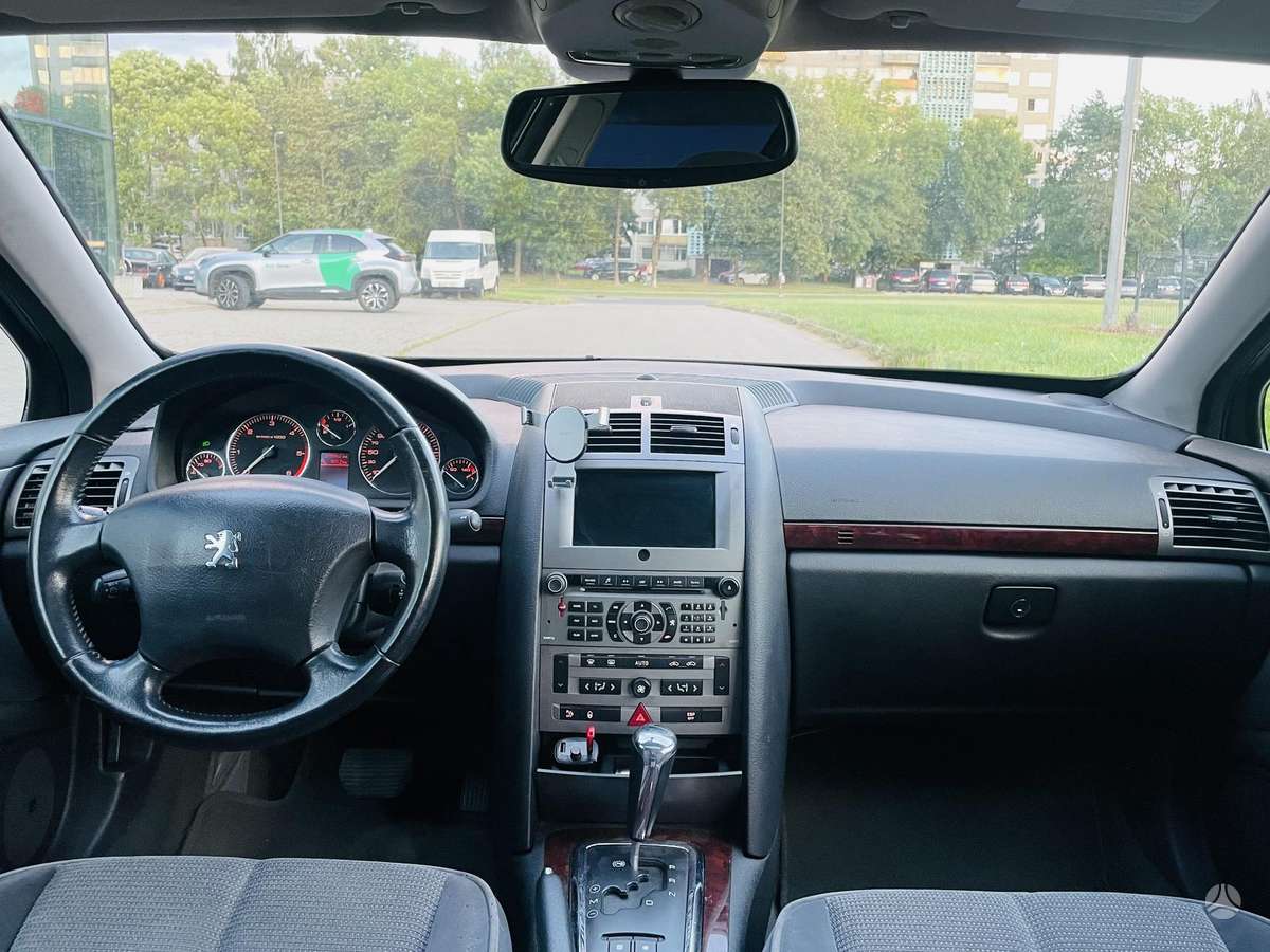 Peugeot 407, Седан