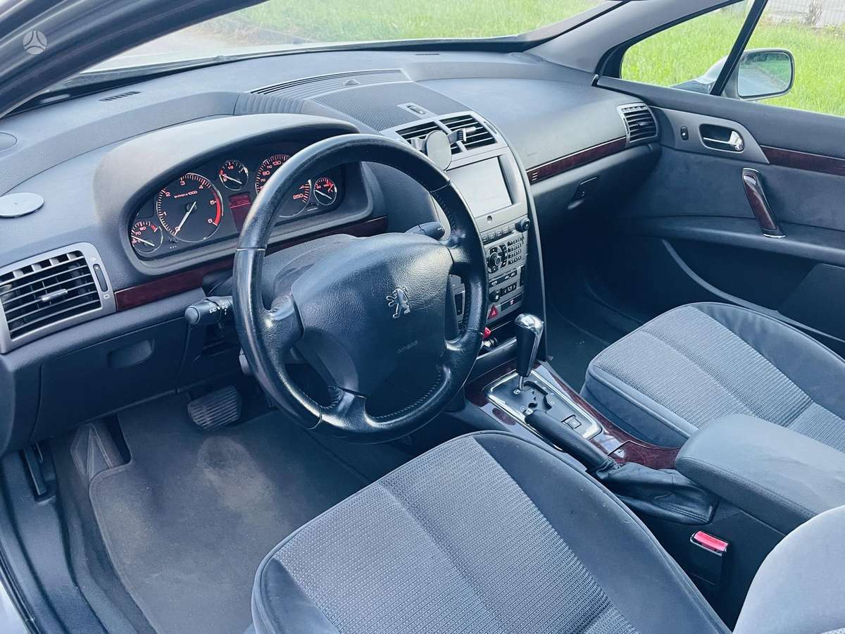 Peugeot 407, Седан