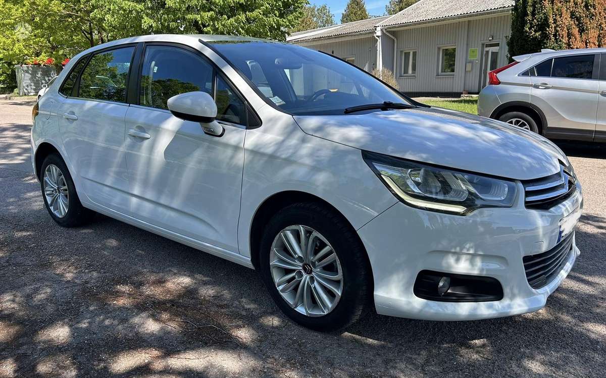 Citroen C4, 1.2 l., hatchback