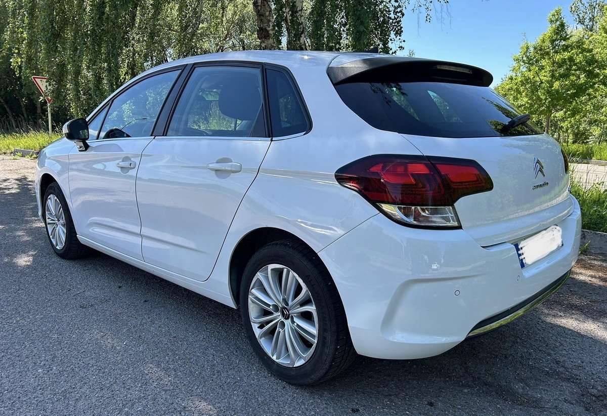 Citroen C4, 1.2 l., hatchback
