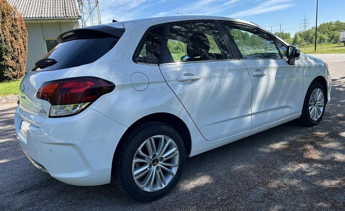 Citroen C4, 1.2 l., hatchback