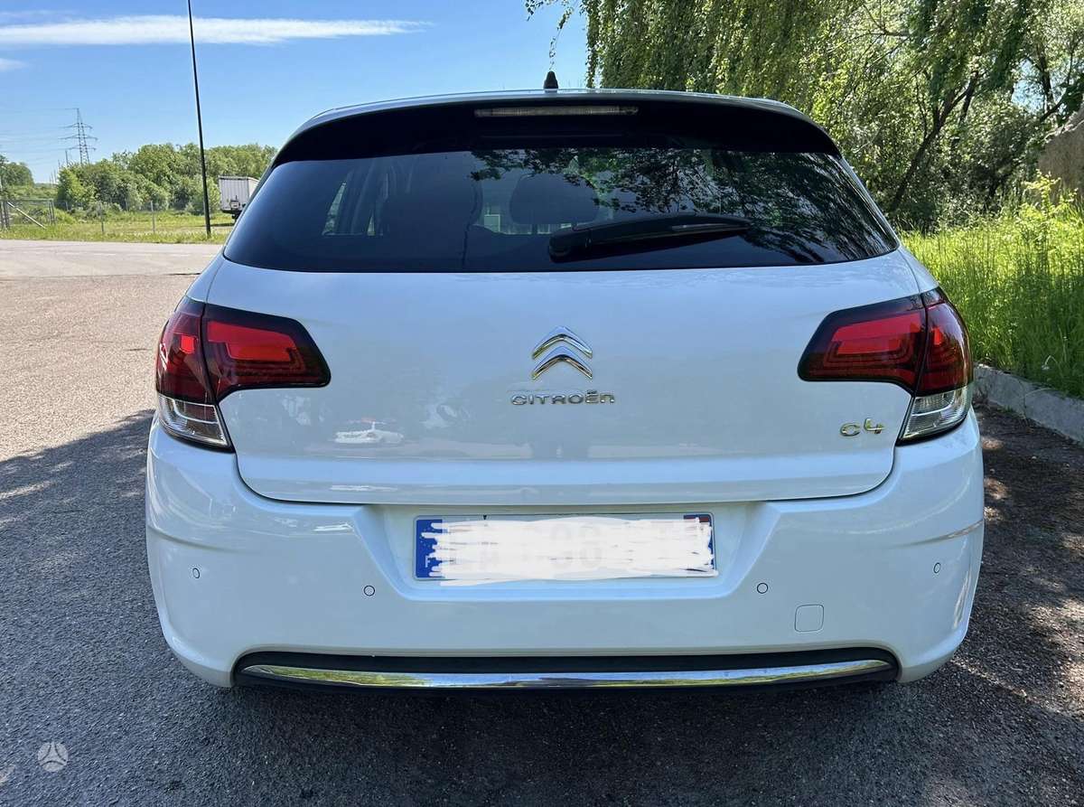 Citroen C4, 1.2 l., hatchback
