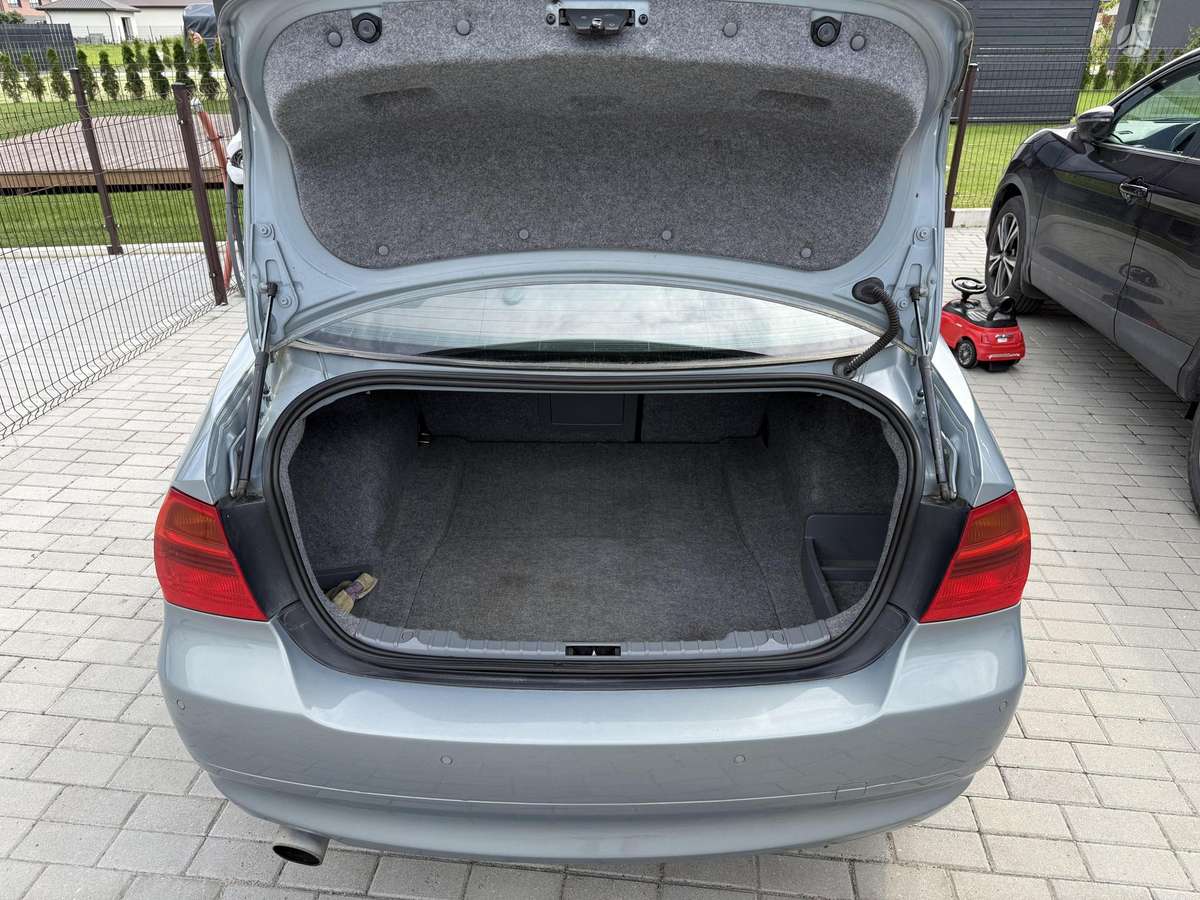 BMW 318, 2.0 l., Седан