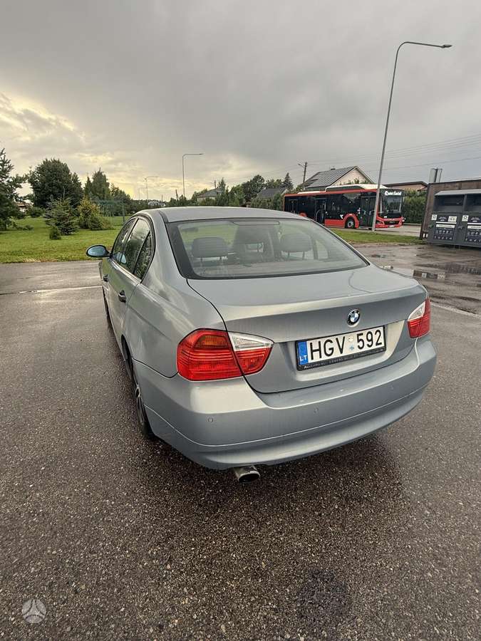 BMW 318, 2.0 l., Седан