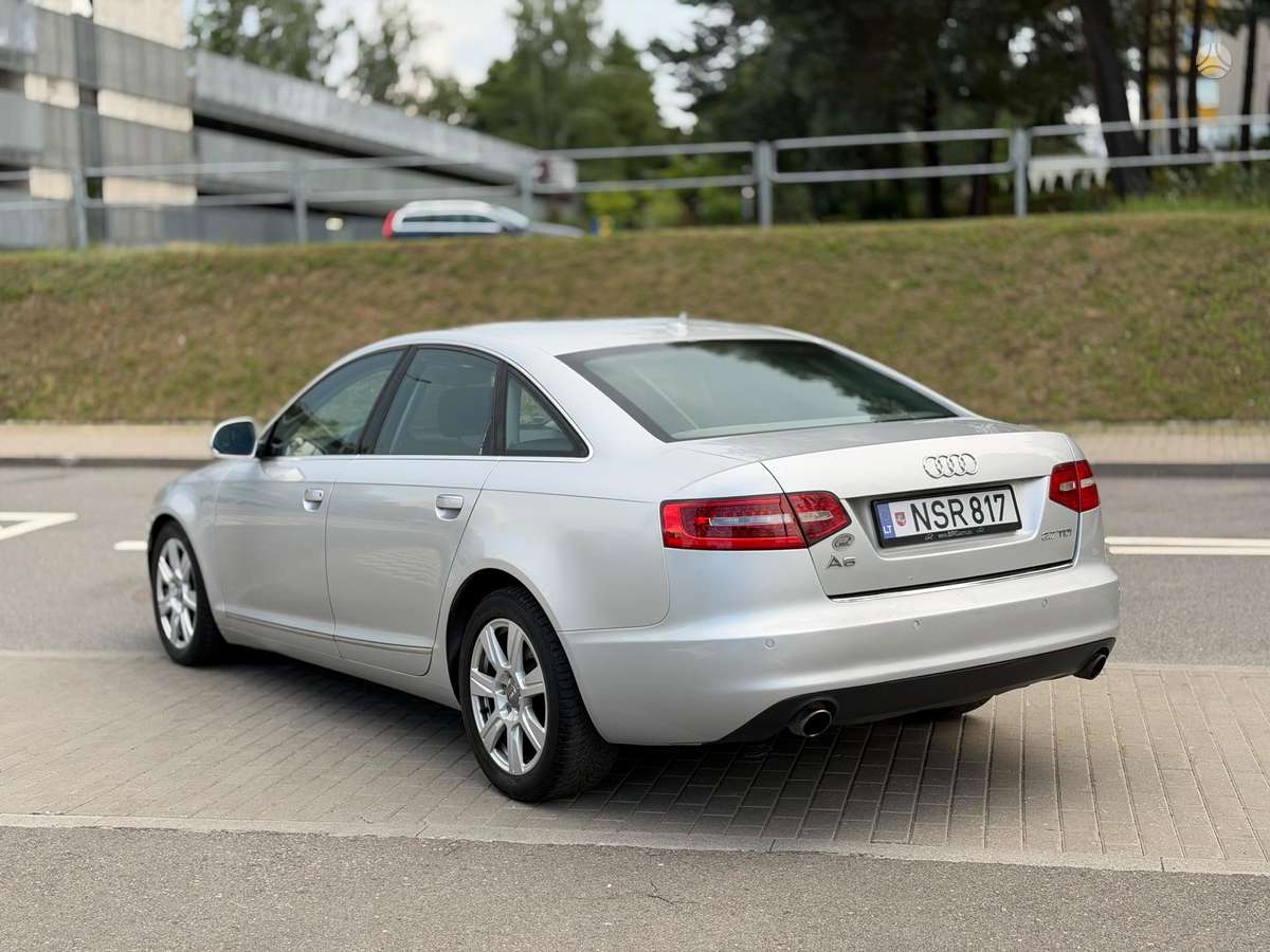 Audi A6, Седан