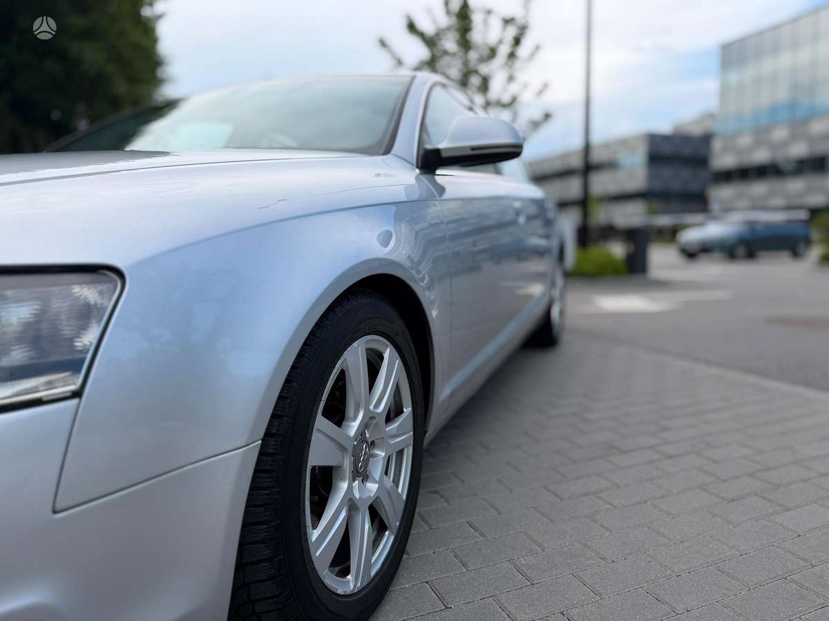 Audi A6, Седан