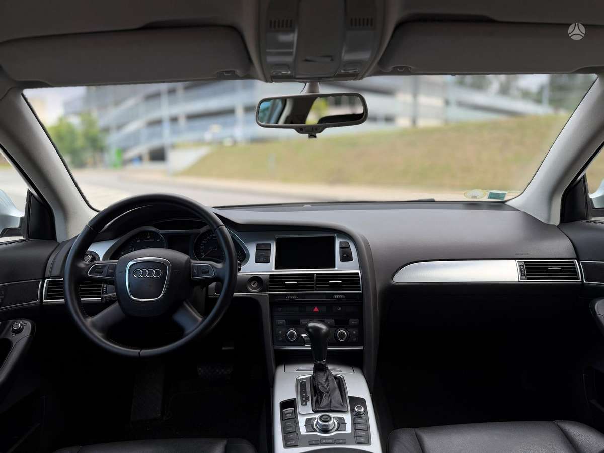 Audi A6, Седан