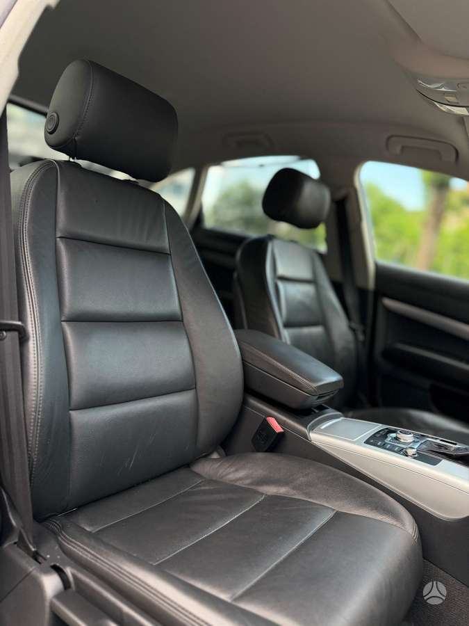 Audi A6, Седан