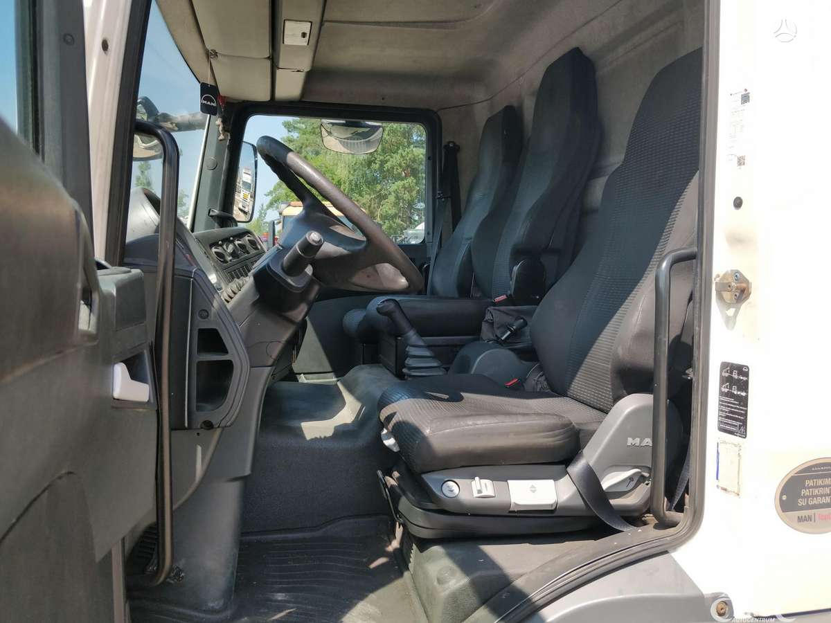 MAN 12.220, box trucks / box vans