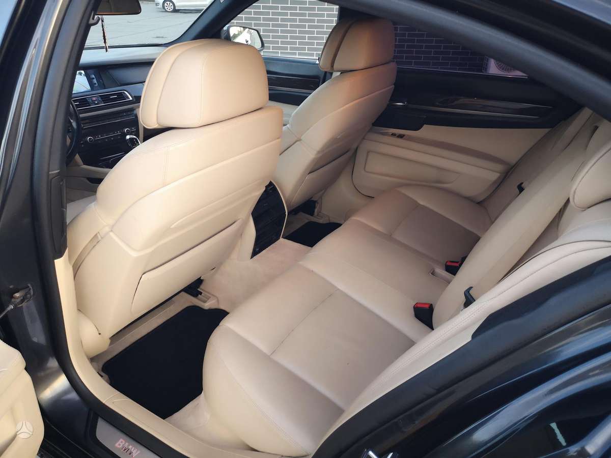 BMW 730, 3.0 l., Седан