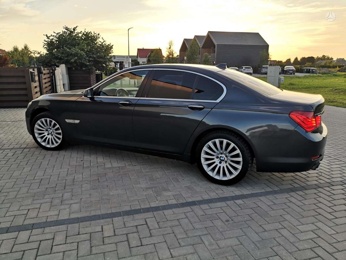 BMW 730, 3.0 l., Седан