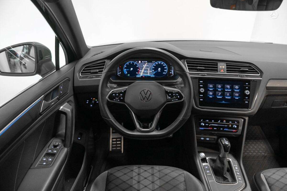 Volkswagen Tiguan - 11
