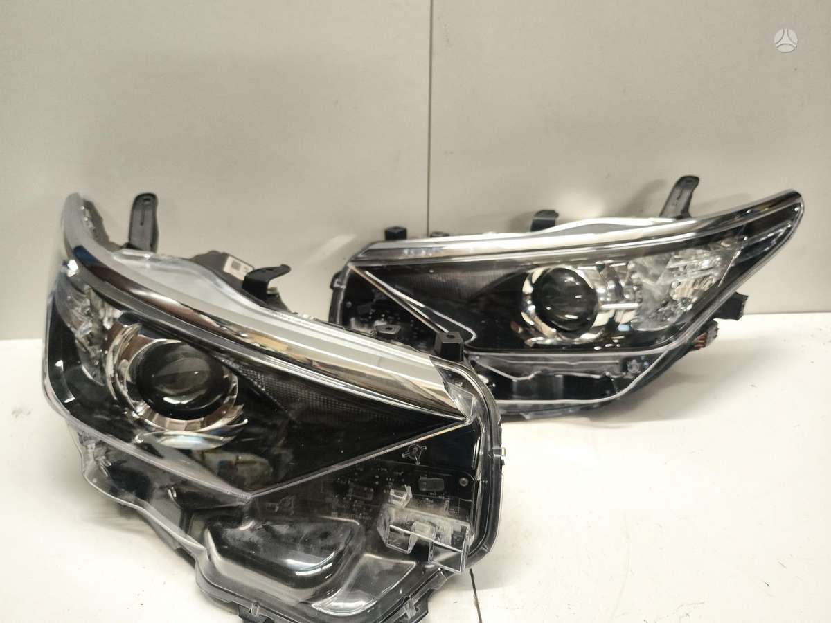 Toyota Auris, 8111002k30