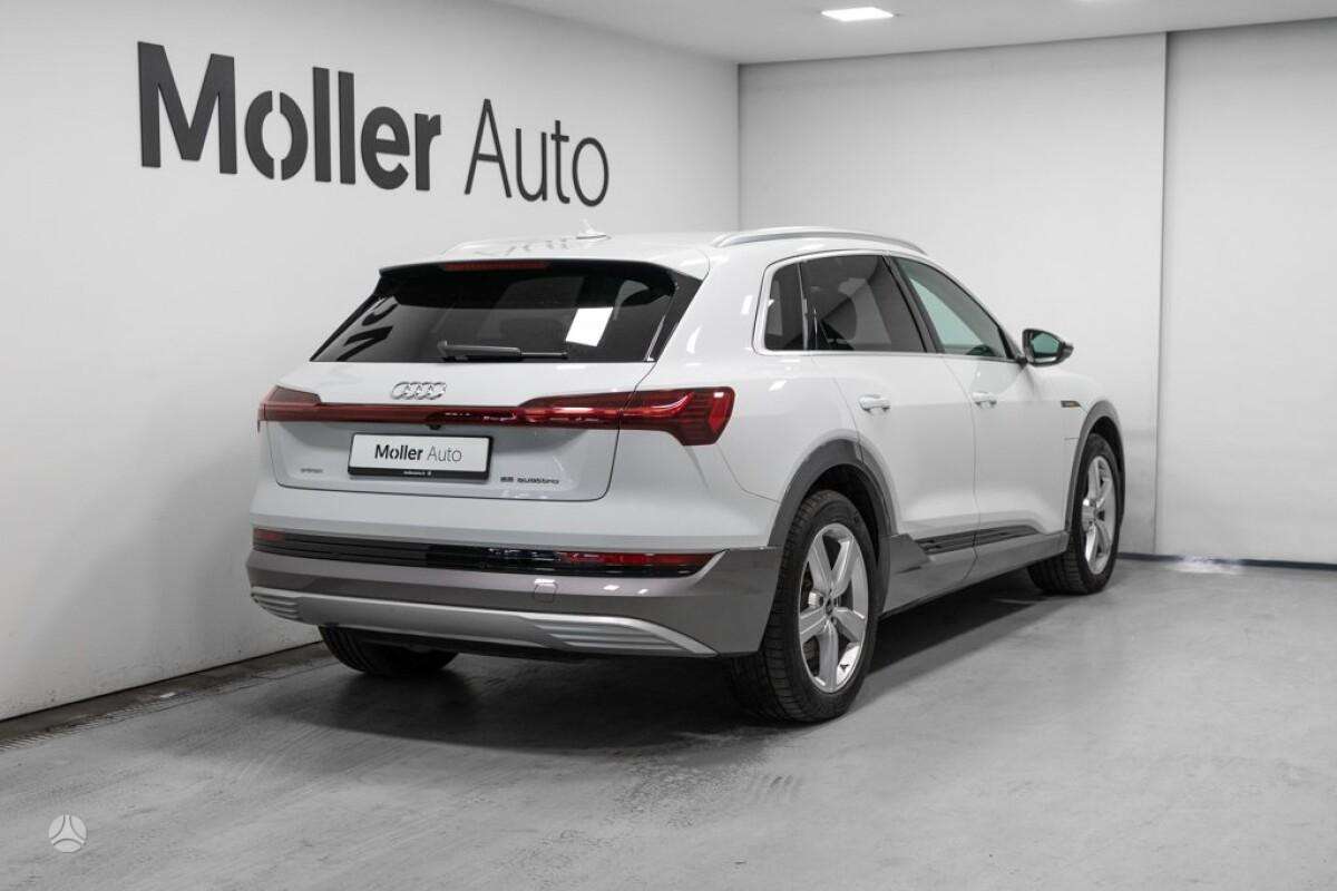 Audi e-tron, off-road / crossover
