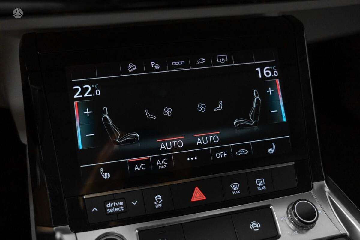 Audi e-tron, off-road / crossover