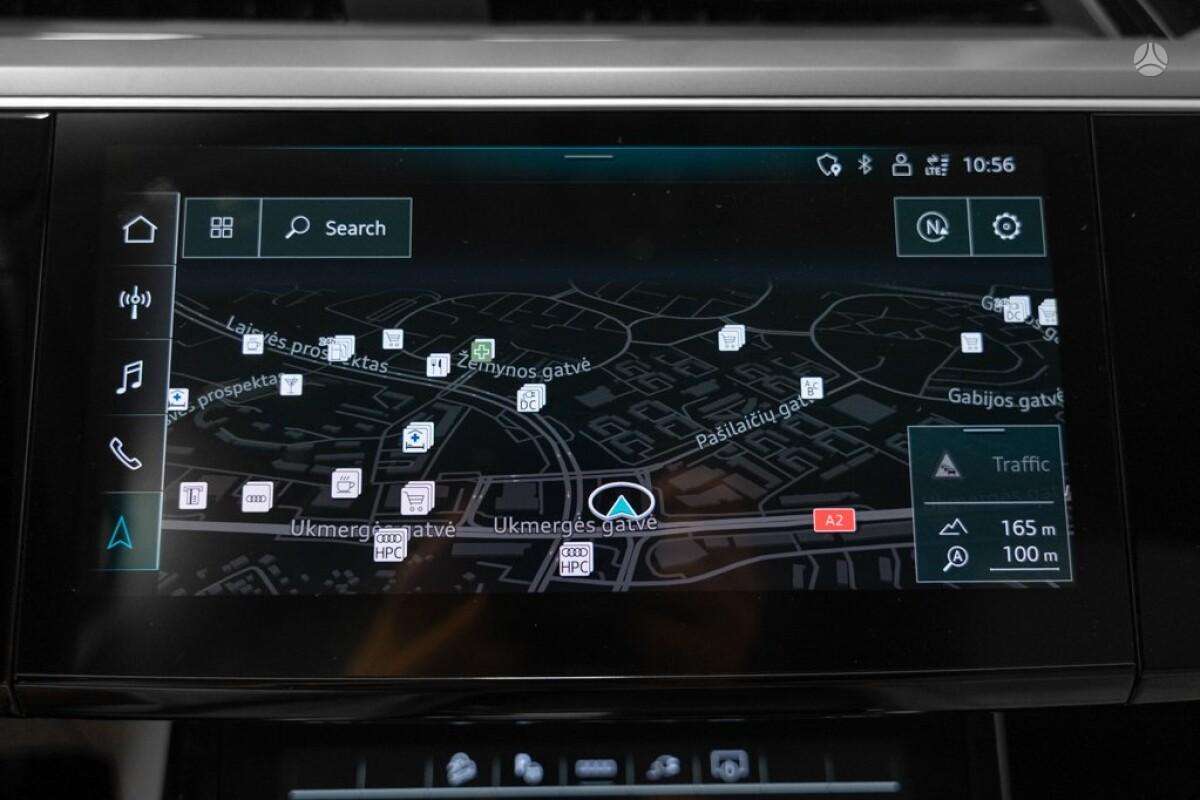 Audi e-tron, off-road / crossover
