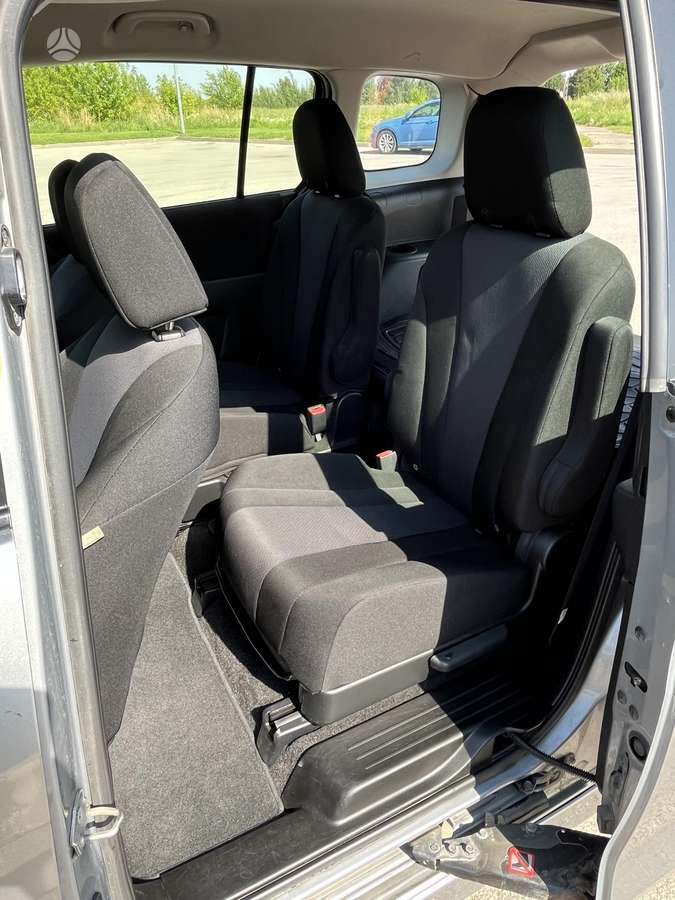 Mazda 5, 2.5 l., Минивэн