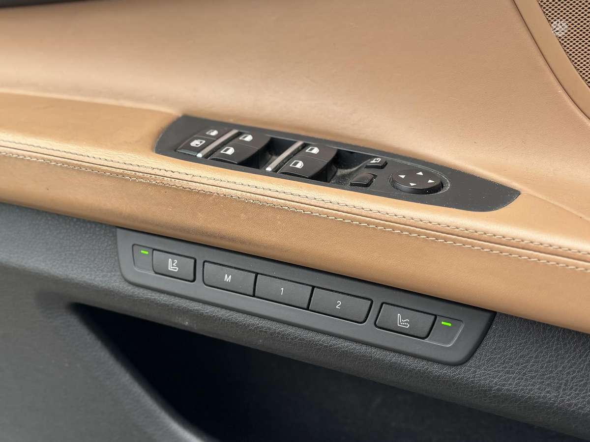 BMW 750, 4.4 l., Седан