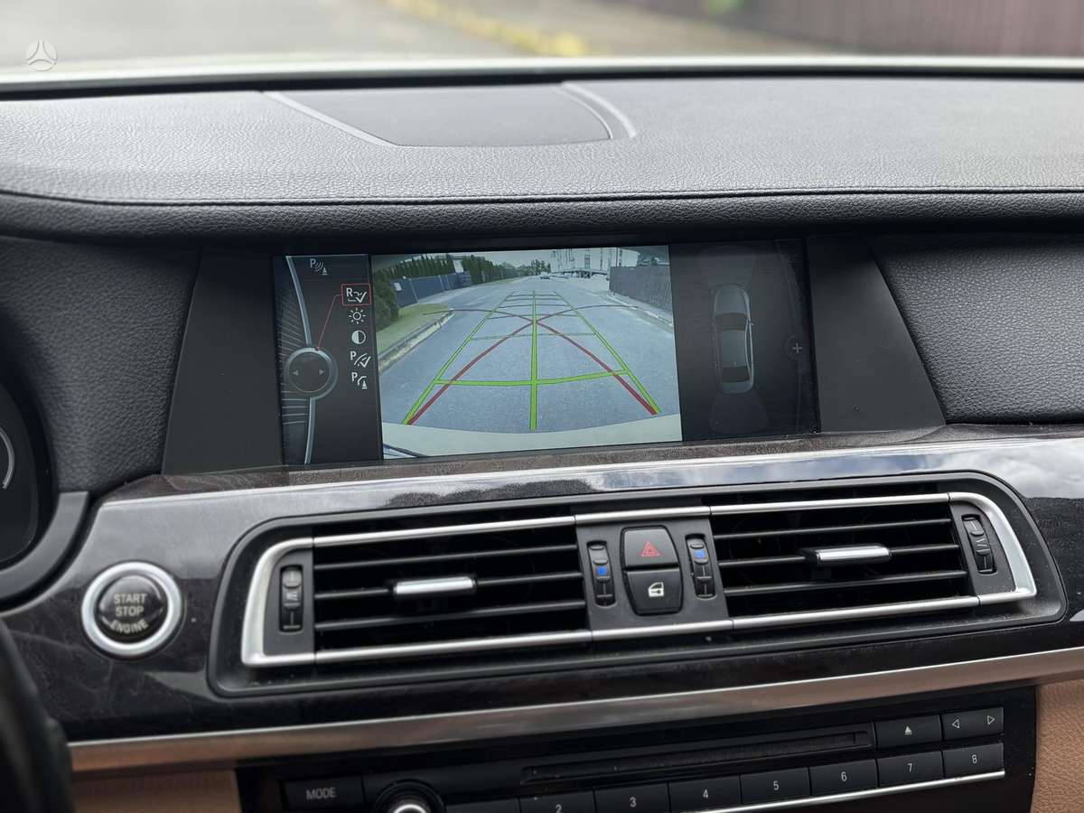 BMW 750, 4.4 l., Седан