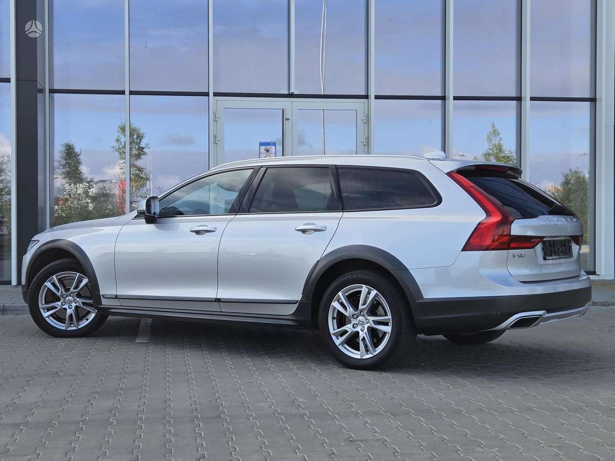 Volvo V90 Cross Country - 6