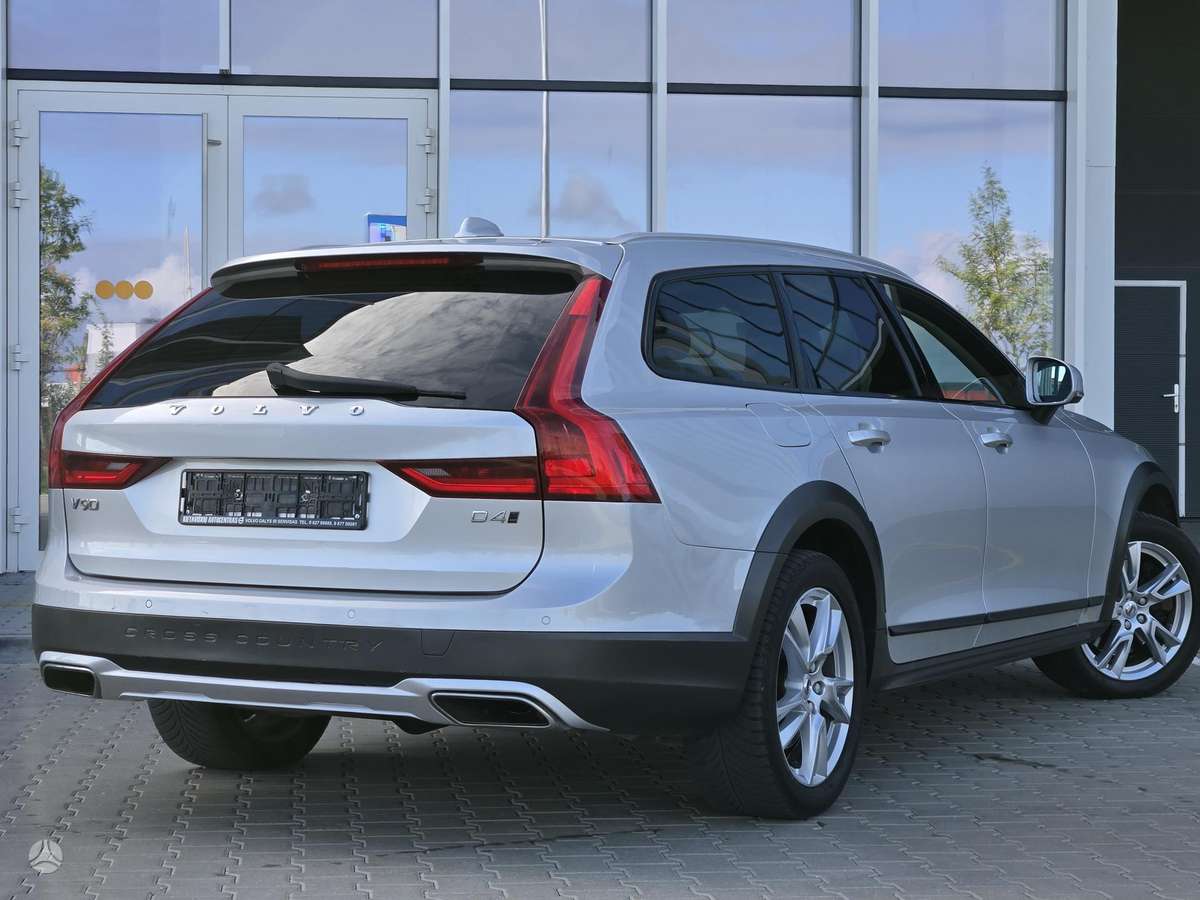 Volvo V90 Cross Country - 7