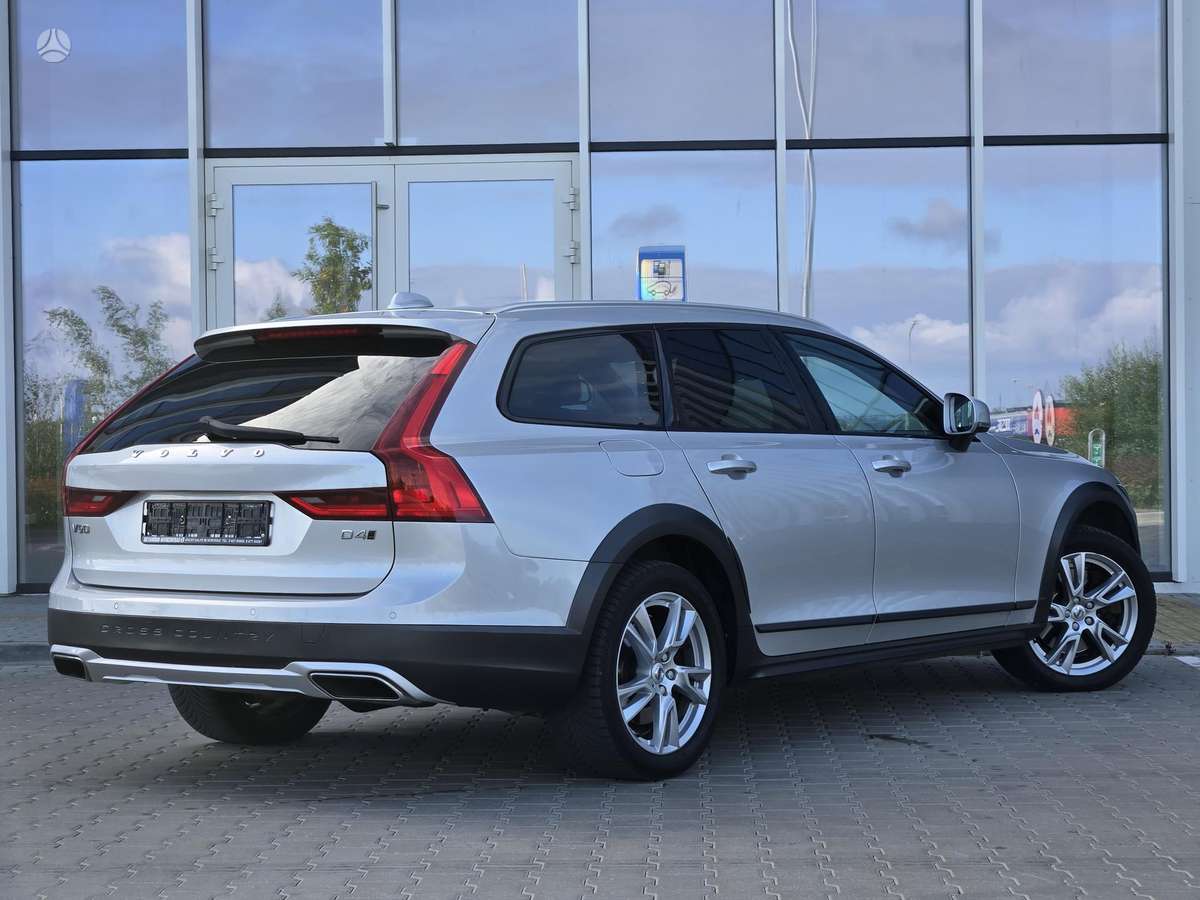 Volvo V90 Cross Country - 8