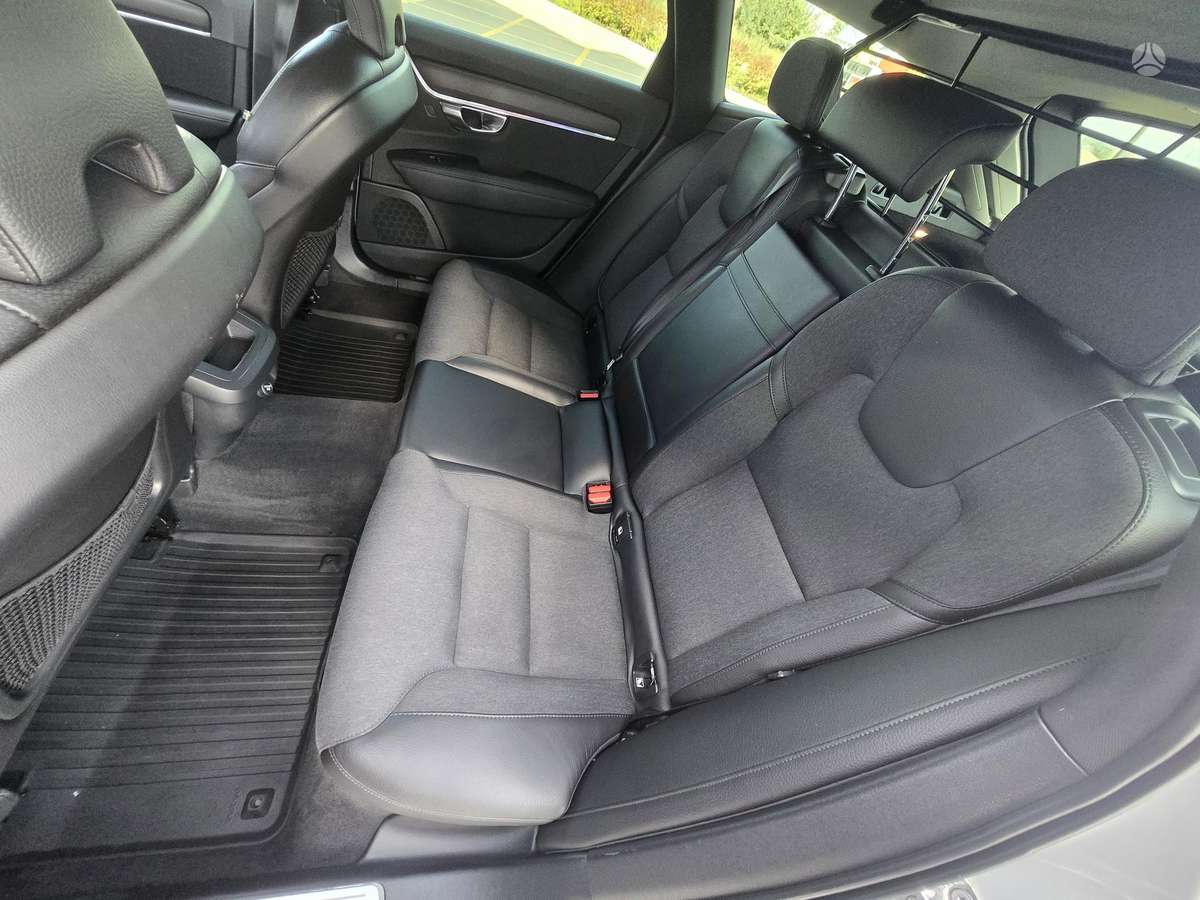 Volvo V90 Cross Country - 10