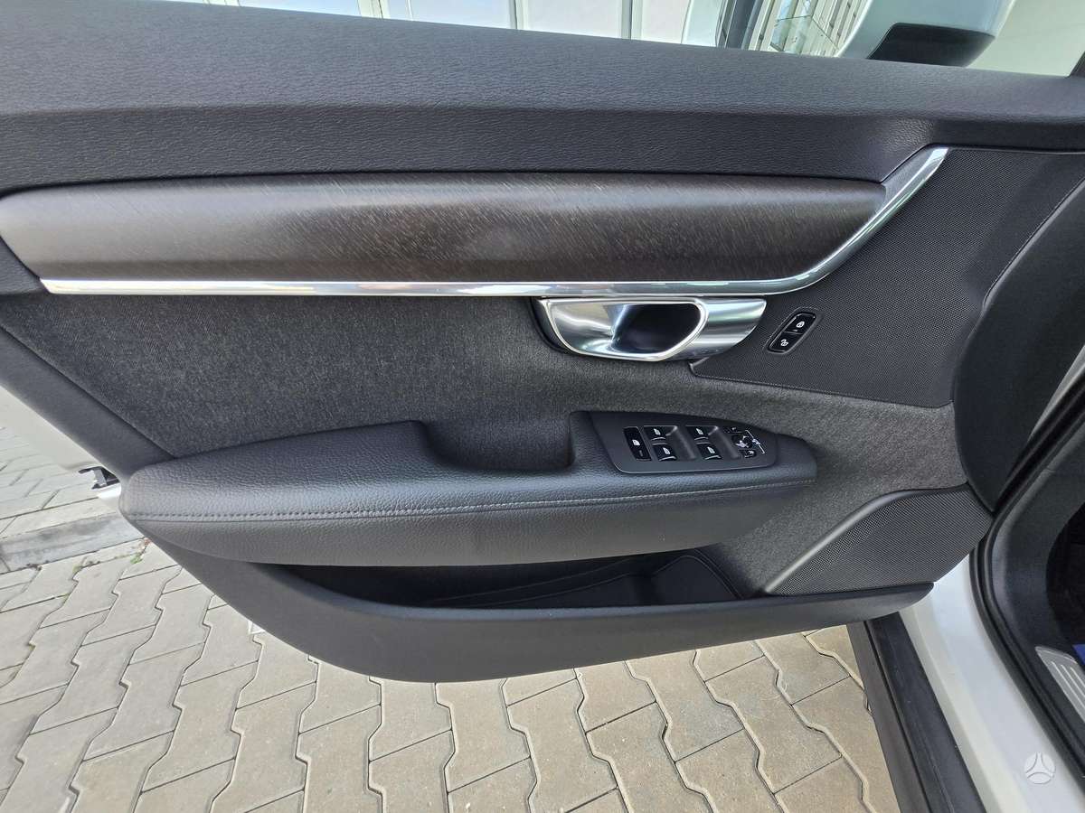 Volvo V90 Cross Country - 12