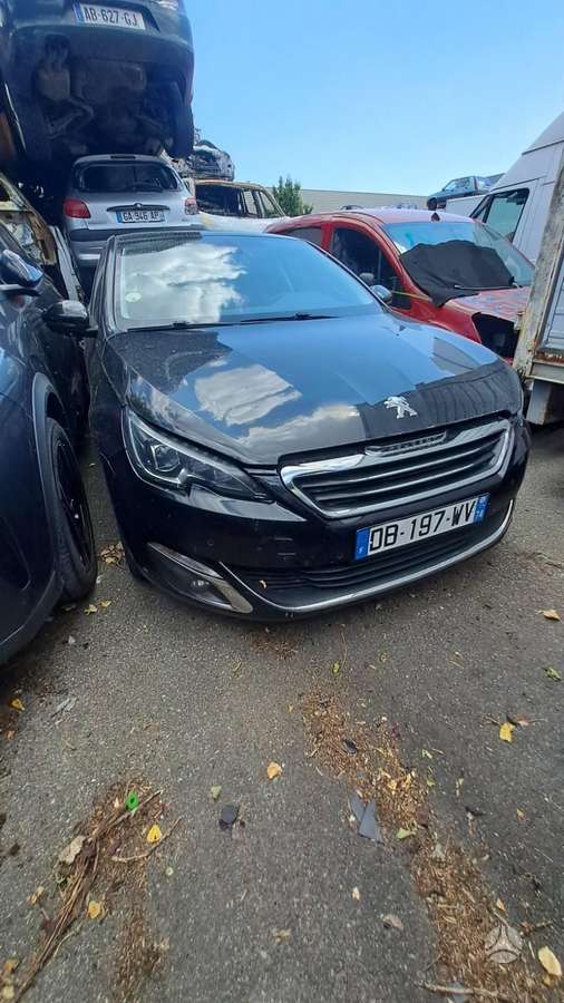 Peugeot 308 dalimis. Dalimis