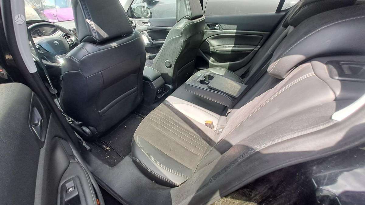 Peugeot 308 dalimis. Dalimis