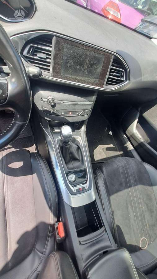 Peugeot 308 dalimis. Dalimis