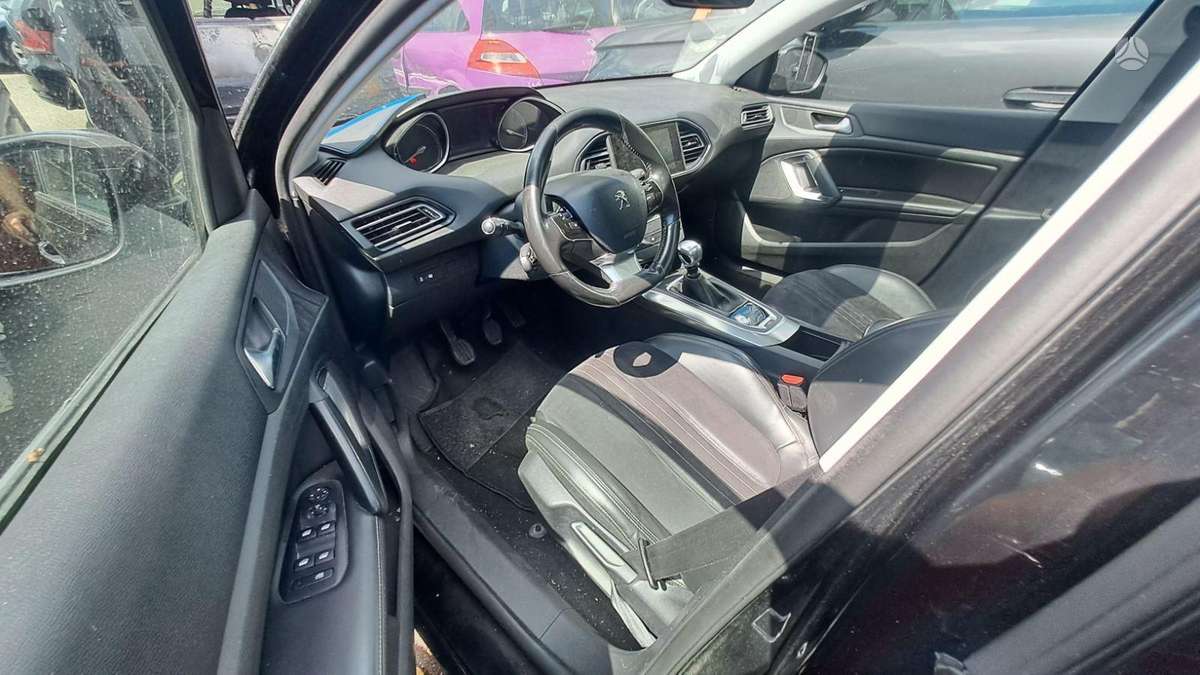 Peugeot 308 dalimis. Dalimis
