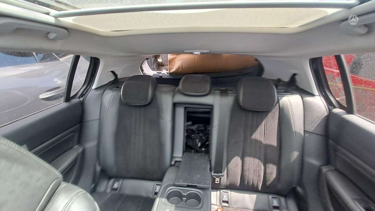 Peugeot 308 dalimis. Dalimis