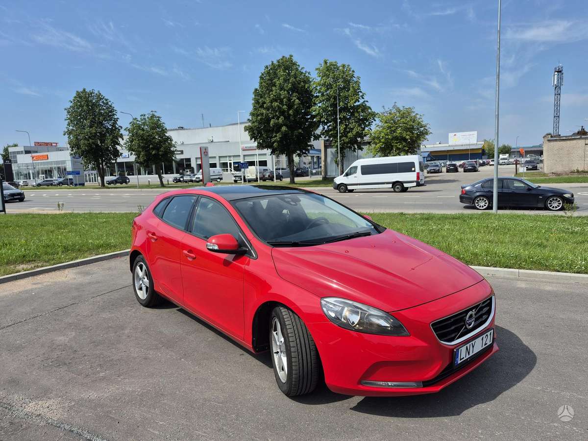Volvo V40, 1.6 l., hatchback