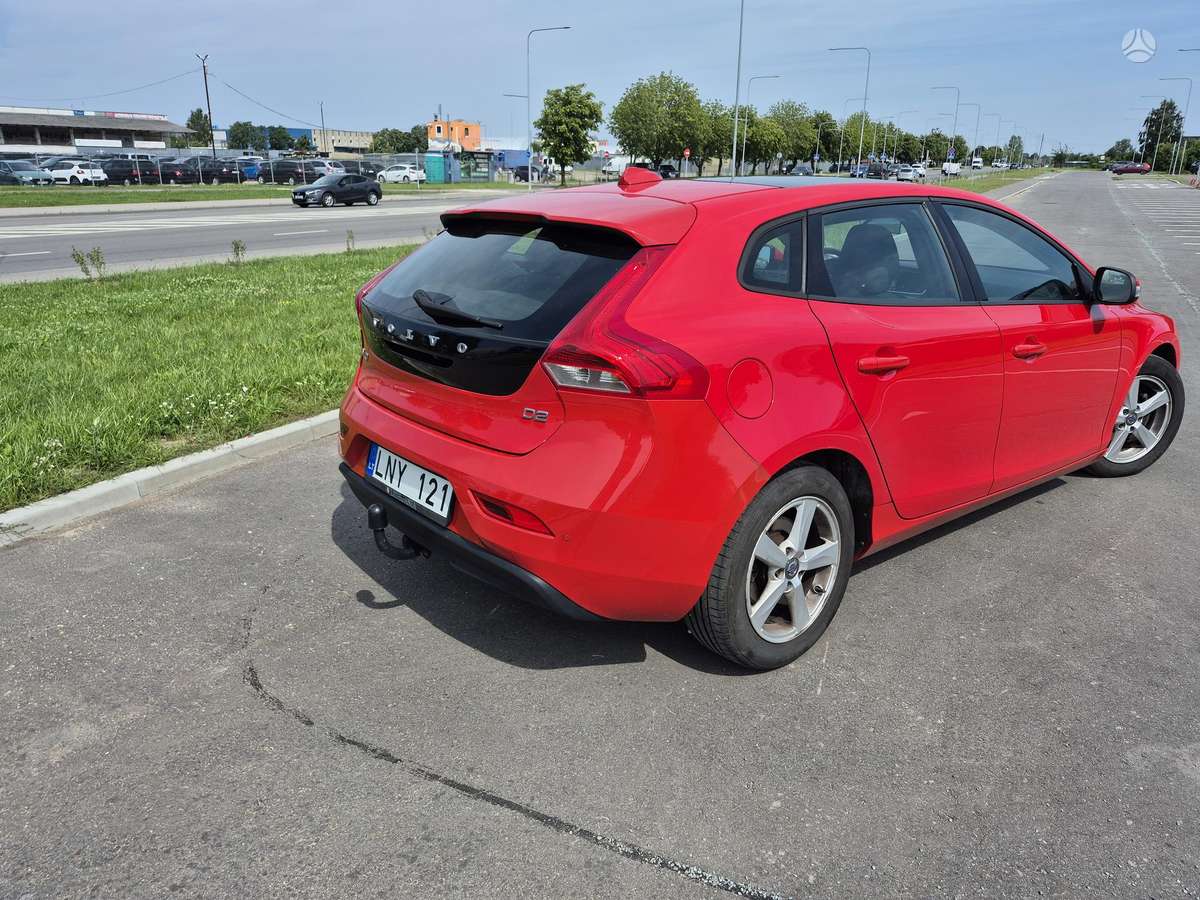 Volvo V40, 1.6 l., hatchback