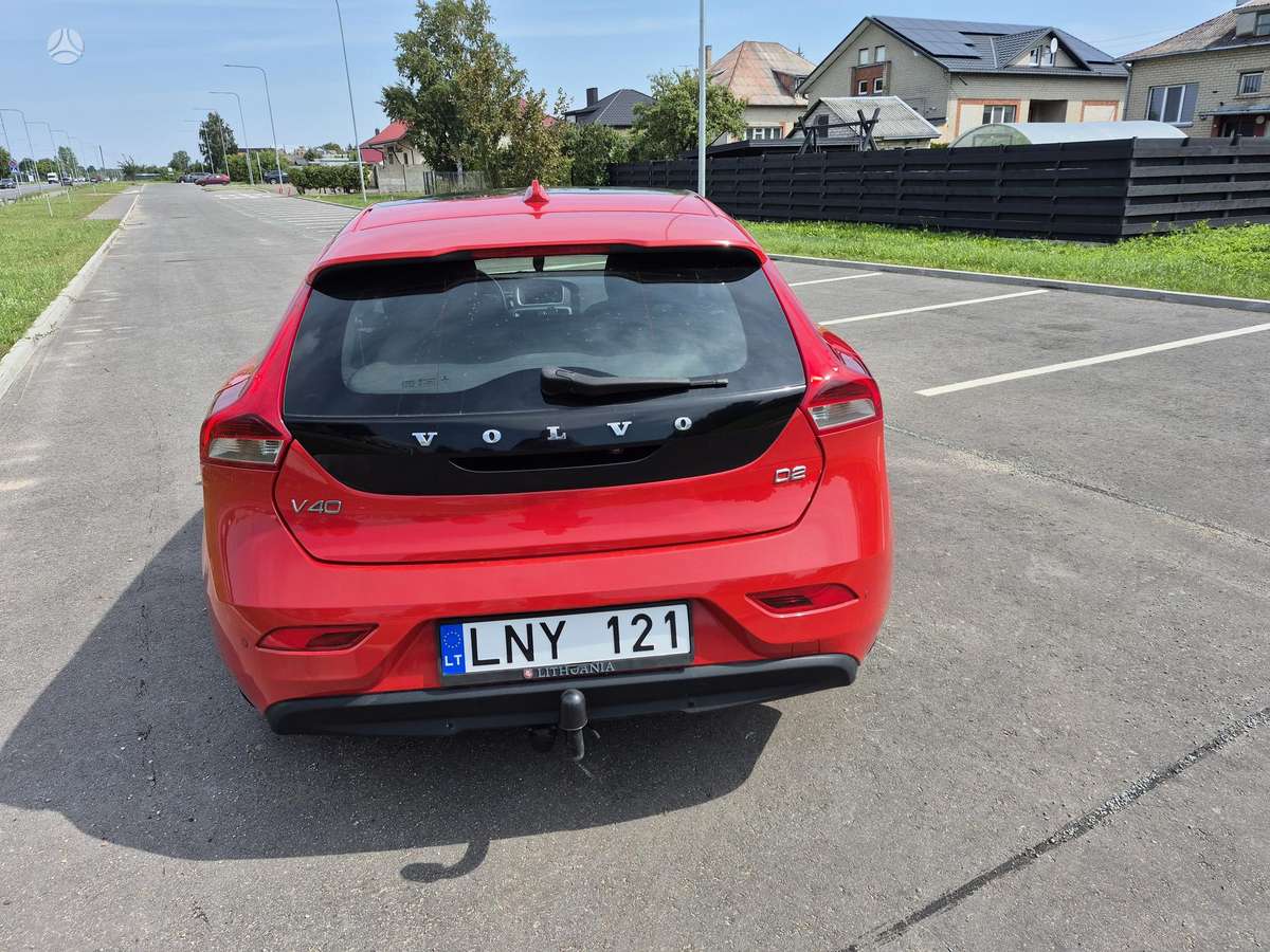 Volvo V40, 1.6 l., hatchback