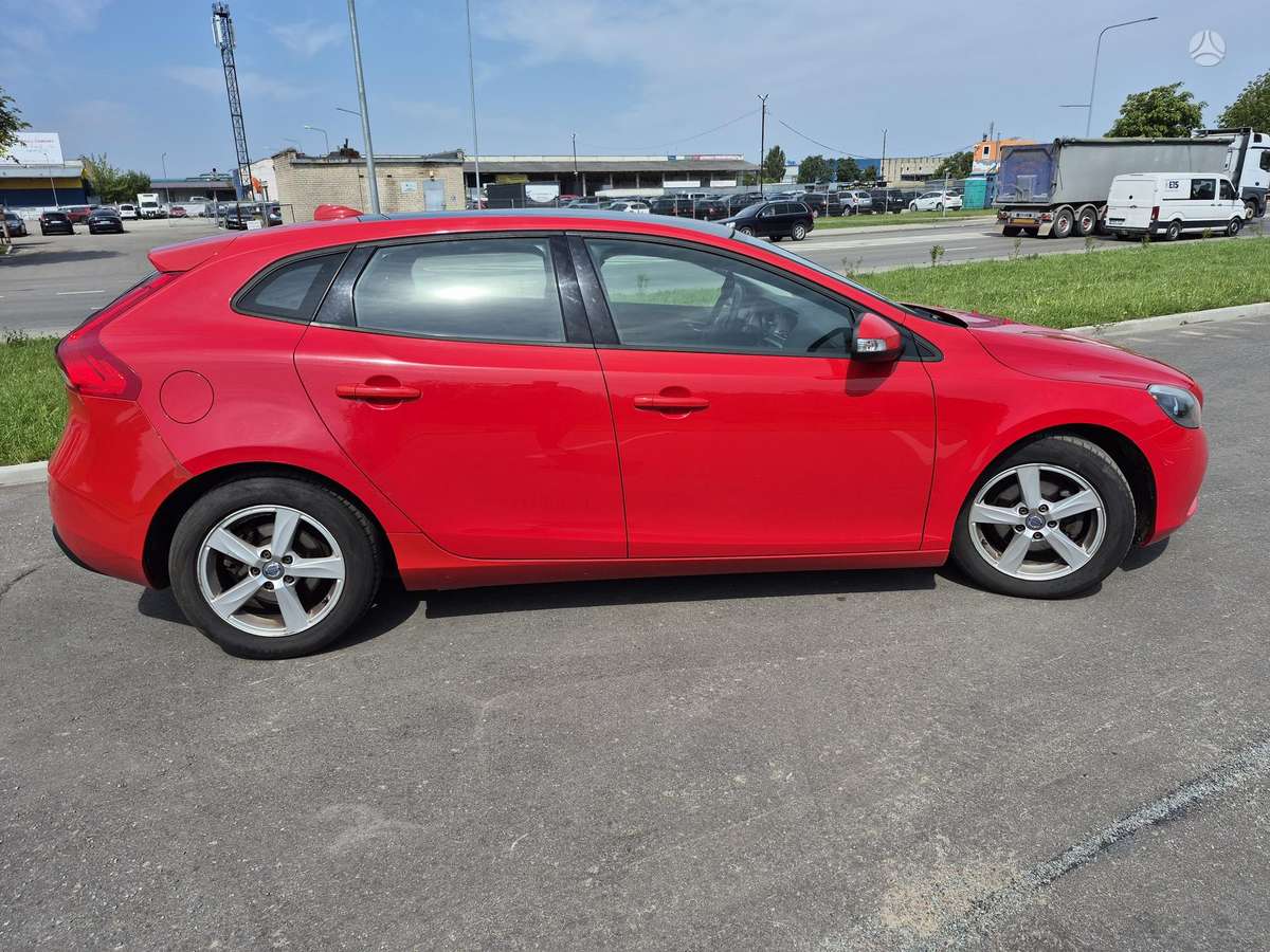 Volvo V40, 1.6 l., hatchback
