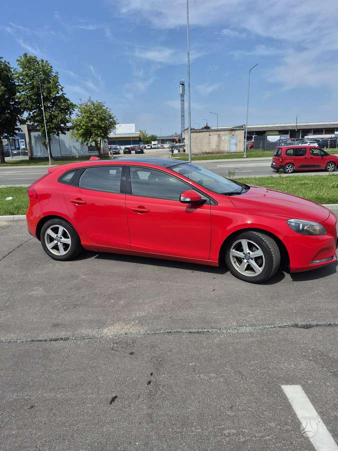 Volvo V40, 1.6 l., hatchback