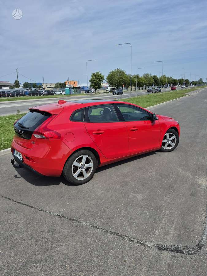 Volvo V40, 1.6 l., hatchback