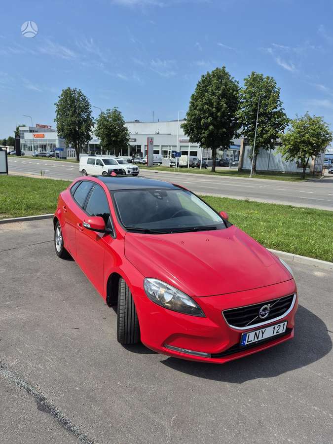 Volvo V40, 1.6 l., hatchback