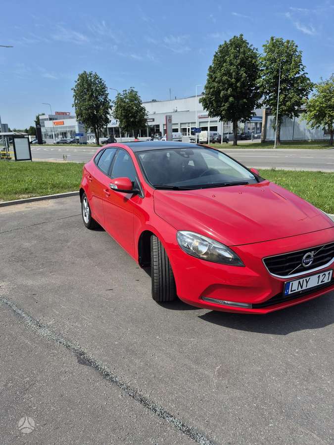 Volvo V40, 1.6 l., hatchback