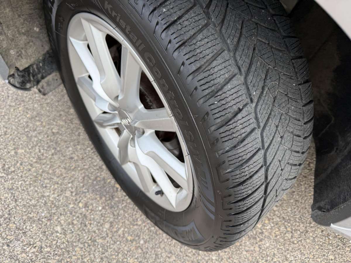 Audi Q3, 2.0 l., Внедорожник / Кроссовер