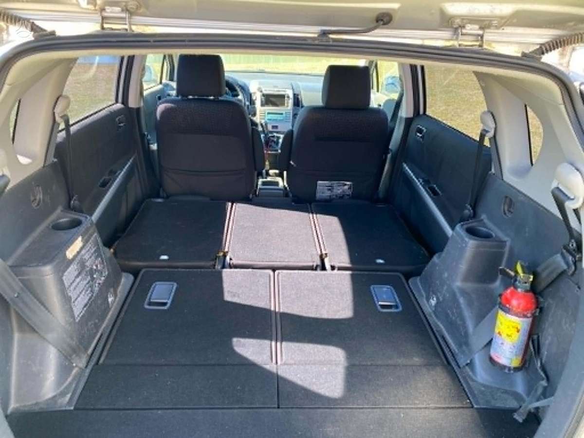Toyota Corolla Verso - 5