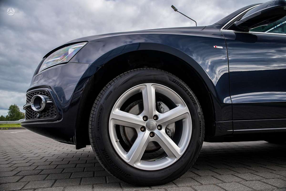 Audi Q5, 2.0 l., off-road / crossover