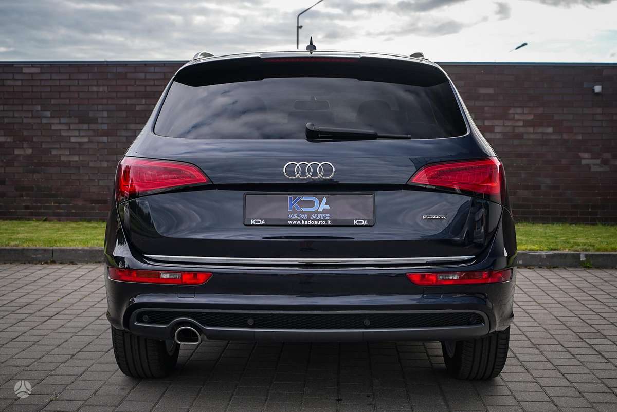 Audi Q5, 2.0 l., off-road / crossover